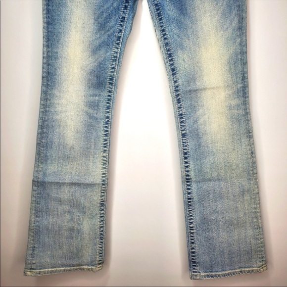 Light denim low waisted Miss Me Bootcut Jeans 
Size 28 Inseam 30 - Picture 4 of 7